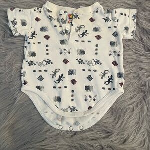 🎳White Baby Onesie with Lizard Print